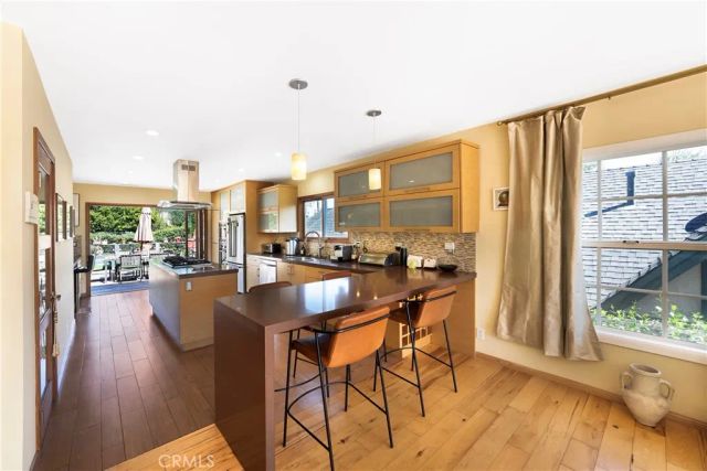 10707 Rochester, Los Angeles, CA 90024