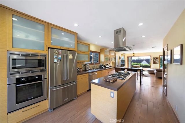 10707 Rochester, Los Angeles, CA 90024