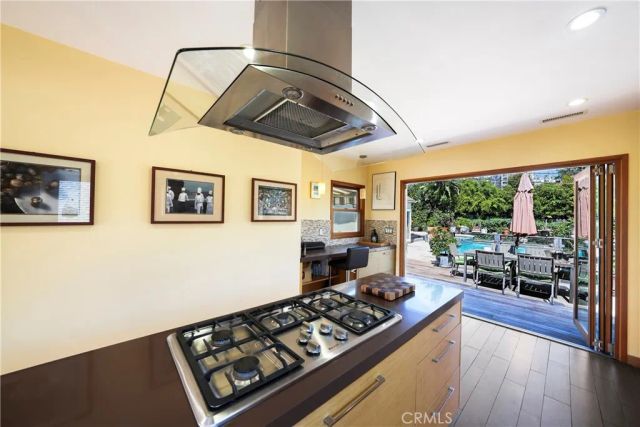 10707 Rochester, Los Angeles, CA 90024