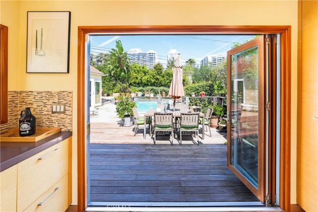 10707 Rochester, Los Angeles, CA 90024