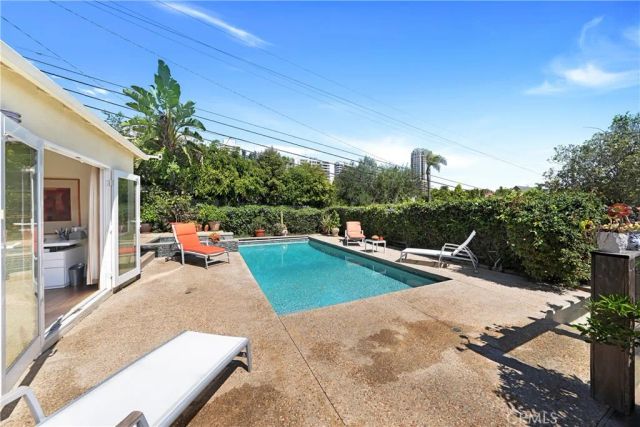 10707 Rochester, Los Angeles, CA 90024