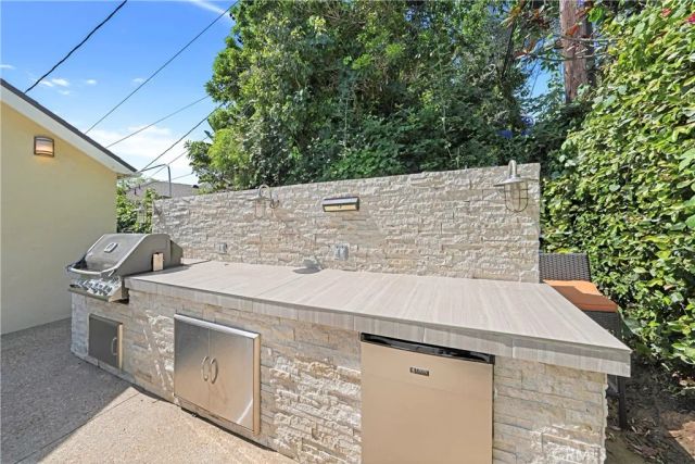 10707 Rochester, Los Angeles, CA 90024