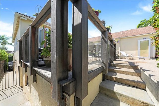 10707 Rochester, Los Angeles, CA 90024