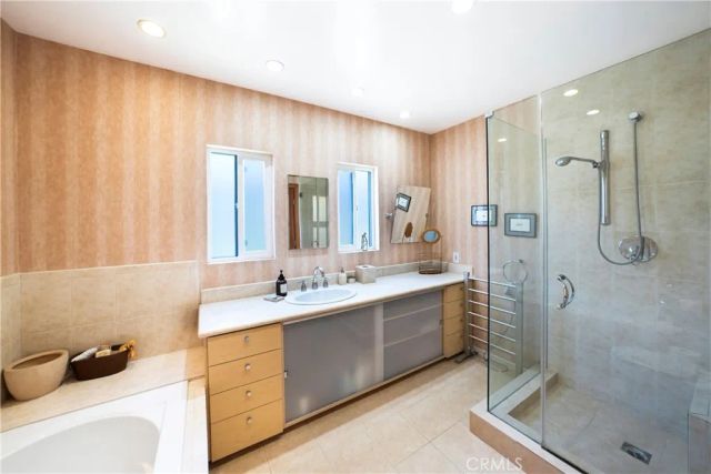 10707 Rochester, Los Angeles, CA 90024