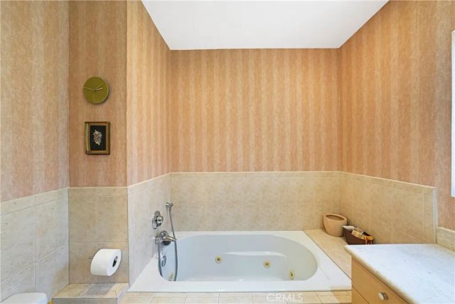 10707 Rochester, Los Angeles, CA 90024