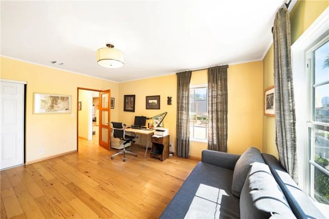 10707 Rochester, Los Angeles, CA 90024