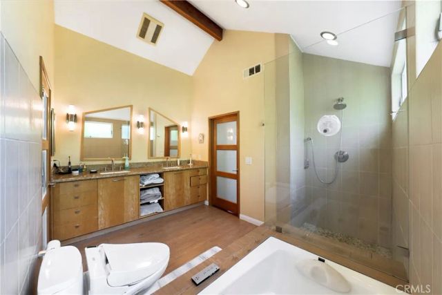 10707 Rochester, Los Angeles, CA 90024