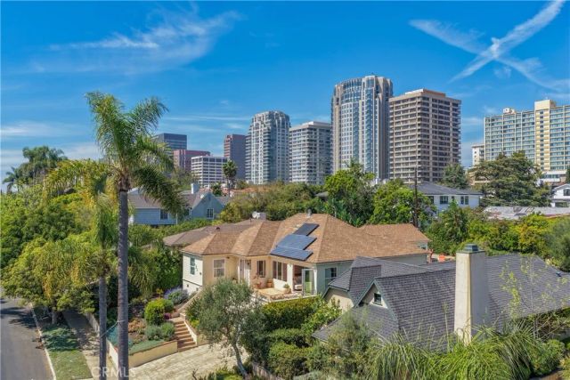 10707 Rochester, Los Angeles, CA 90024