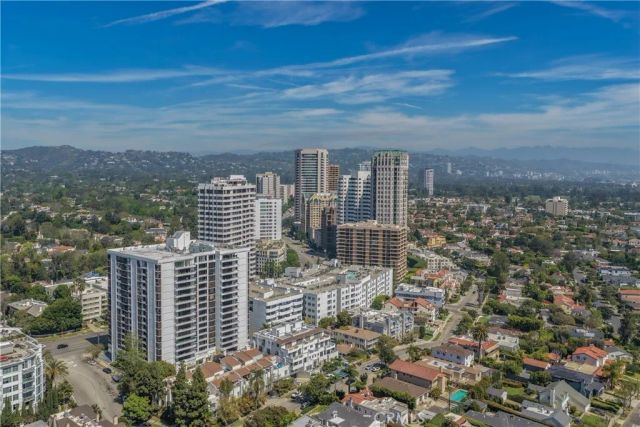 10707 Rochester, Los Angeles, CA 90024