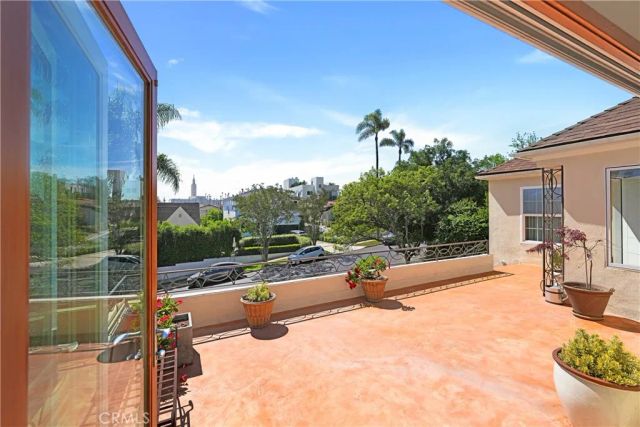 10707 Rochester, Los Angeles, CA 90024