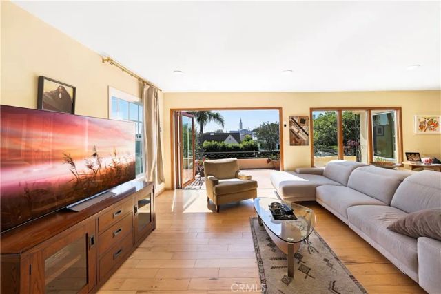 10707 Rochester, Los Angeles, CA 90024