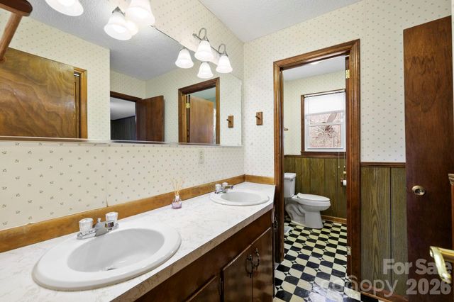 93 Lusitano Drive, Lake Toxaway, NC 28747