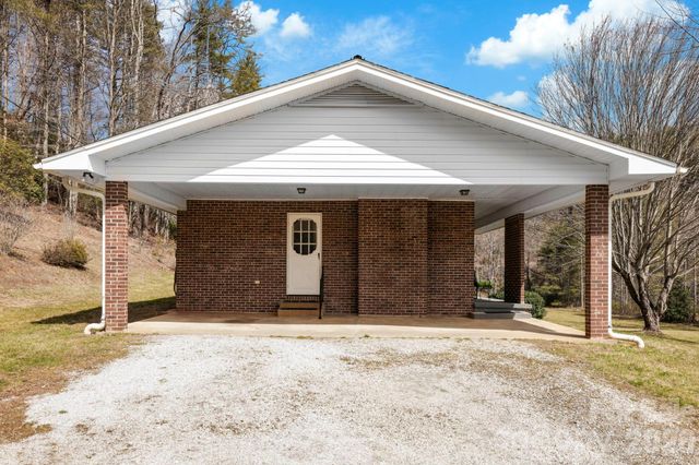 93 Lusitano Drive, Lake Toxaway, NC 28747