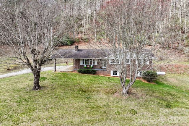 93 Lusitano Drive, Lake Toxaway, NC 28747