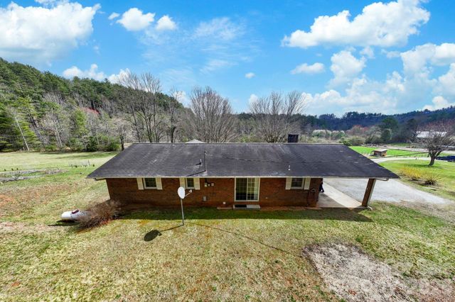 93 Lusitano Drive, Lake Toxaway, NC 28747