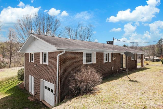 93 Lusitano Drive, Lake Toxaway, NC 28747