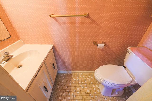 8913 LENNINGS LN, Baltimore, MD 21237