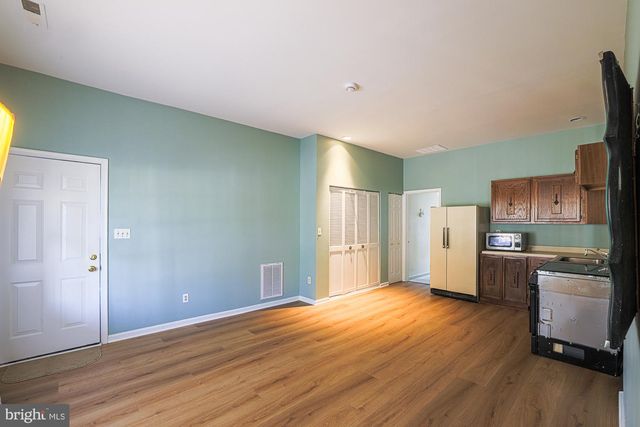 8913 LENNINGS LN, Baltimore, MD 21237