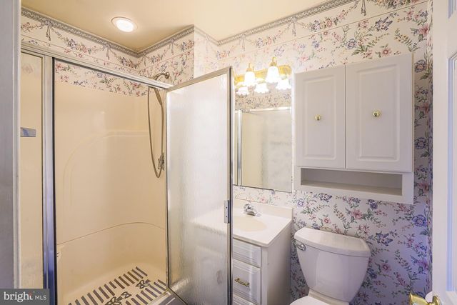 8913 LENNINGS LN, Baltimore, MD 21237
