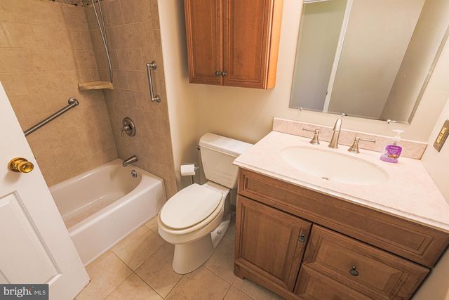 8913 LENNINGS LN, Baltimore, MD 21237