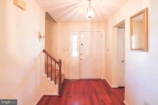8913 LENNINGS LN, Baltimore, MD 21237