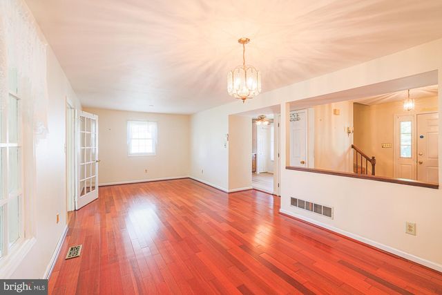 8913 LENNINGS LN, Baltimore, MD 21237