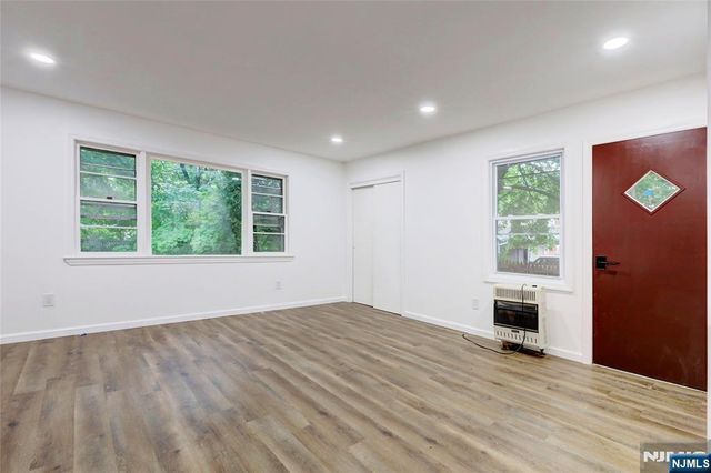 4-21 Saddle River, Fair Lawn, NJ 07410