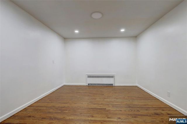 4-21 Saddle River, Fair Lawn, NJ 07410