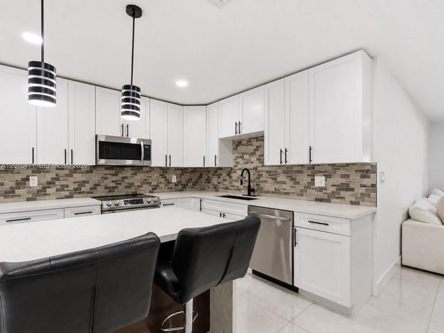 400 NW 30th Ct, Wilton Manors, FL 33311