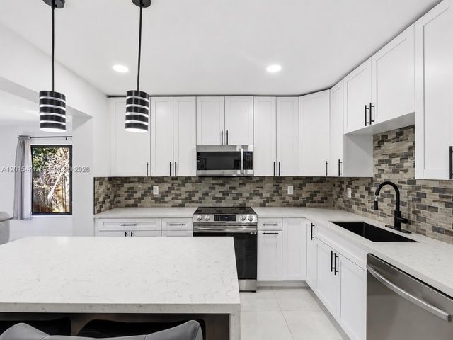 400 NW 30th Ct, Wilton Manors, FL 33311