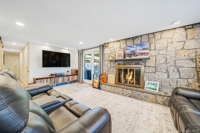 25 Verleye Avenue, East Northport, NY 11731