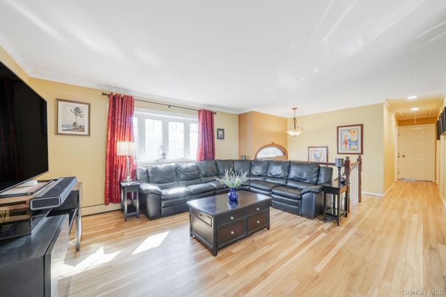 25 Verleye Avenue, East Northport, NY 11731