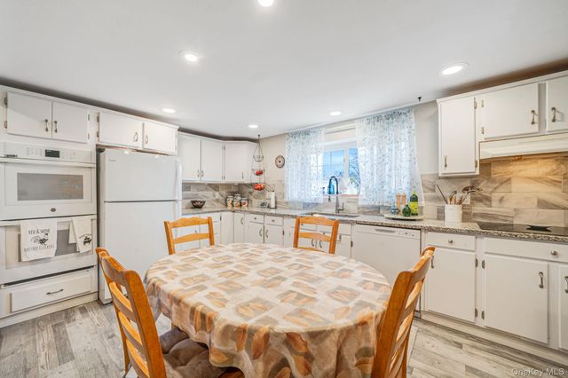 25 Verleye Avenue, East Northport, NY 11731
