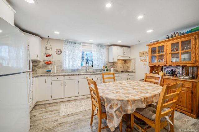 25 Verleye Avenue, East Northport, NY 11731