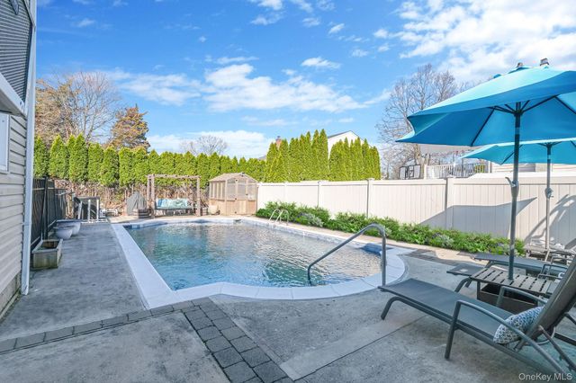 25 Verleye Avenue, East Northport, NY 11731
