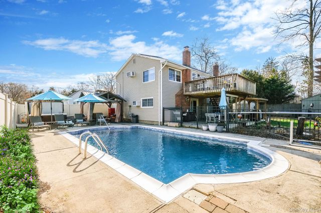 25 Verleye Avenue, East Northport, NY 11731