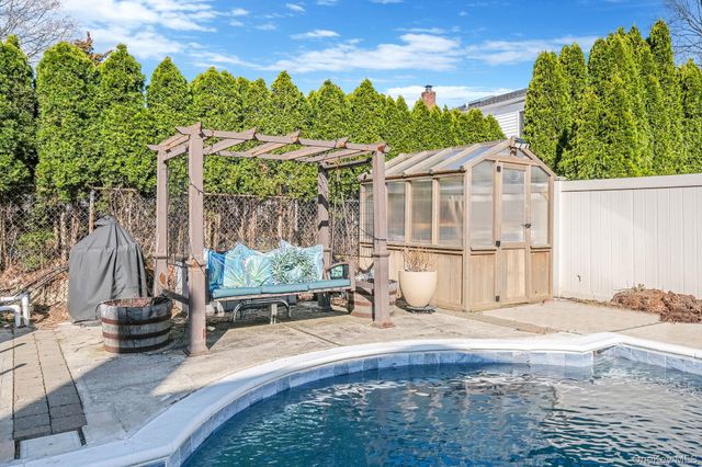 25 Verleye Avenue, East Northport, NY 11731