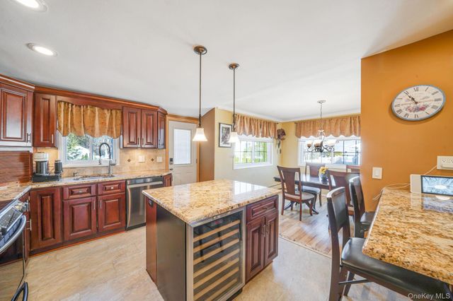 25 Verleye Avenue, East Northport, NY 11731