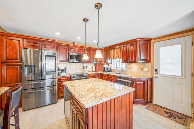 25 Verleye Avenue, East Northport, NY 11731