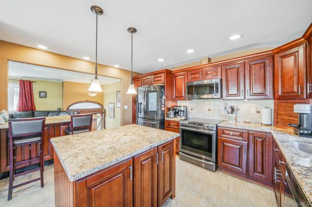 25 Verleye Avenue, East Northport, NY 11731