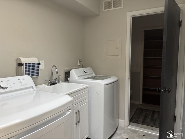 3265 Edgevale Drive, Lambertville, MI 48144