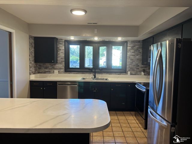 3265 Edgevale Drive, Lambertville, MI 48144