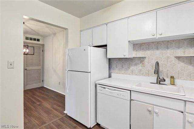 2948 Pease Drive A204, Rocky River, OH 44116