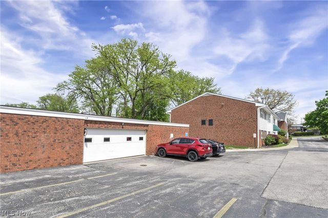 2948 Pease Drive A204, Rocky River, OH 44116