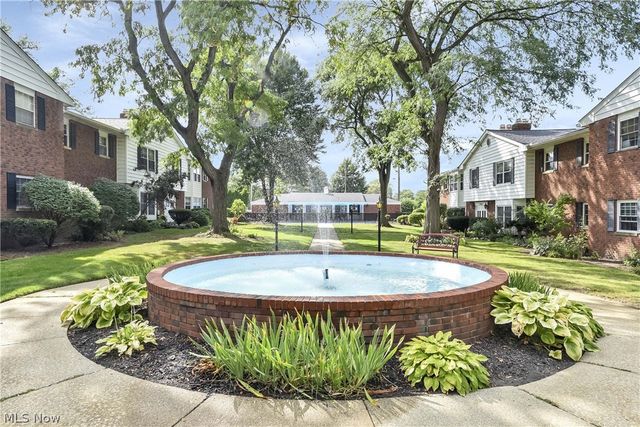 2948 Pease Drive A204, Rocky River, OH 44116