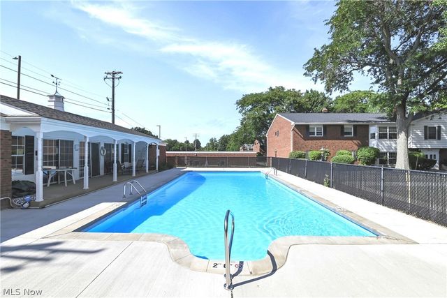 2948 Pease Drive A204, Rocky River, OH 44116
