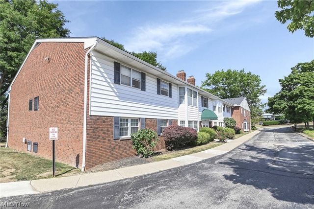 2948 Pease Drive A204, Rocky River, OH 44116