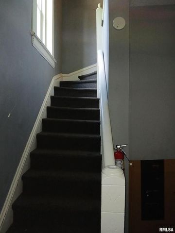 430 E 7TH Street, Davenport, IA 52803