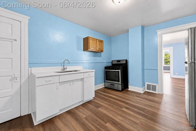 1928 Yemans Street, Hamtramck, MI 48212