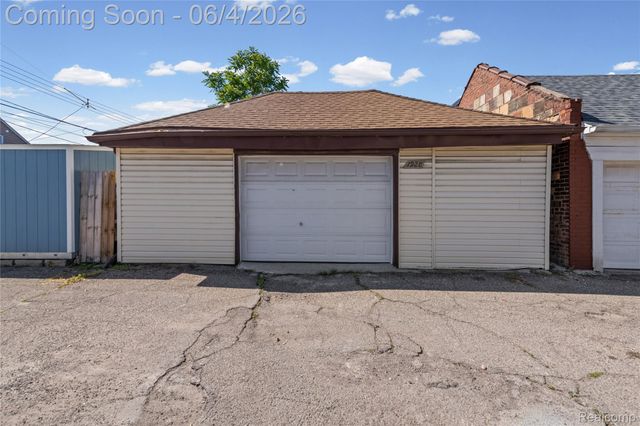 1928 Yemans Street, Hamtramck, MI 48212